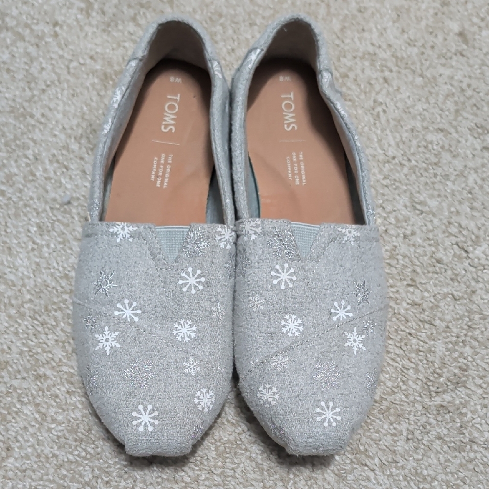 ❄️ TOMS ❄️ Silver & White Snowflake Slippers size 8 GUC
